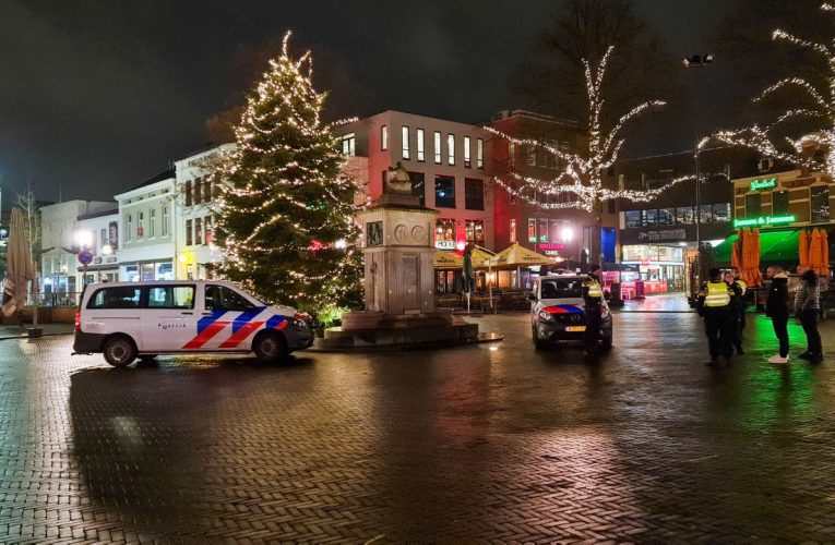 VIDEO: Noodbevel in binnenstad van Enschede, mensen weggestuurd door politie