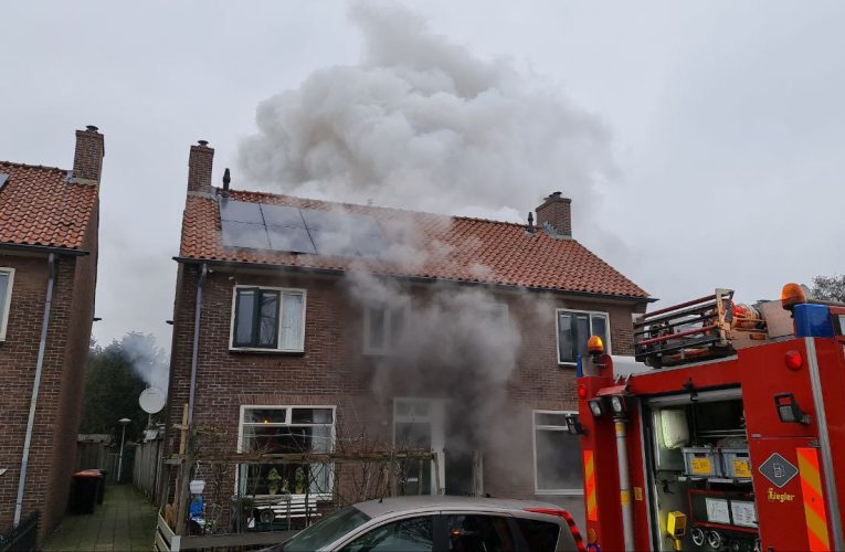 Forse rookontwikkeling bij woningbrand in Enschede