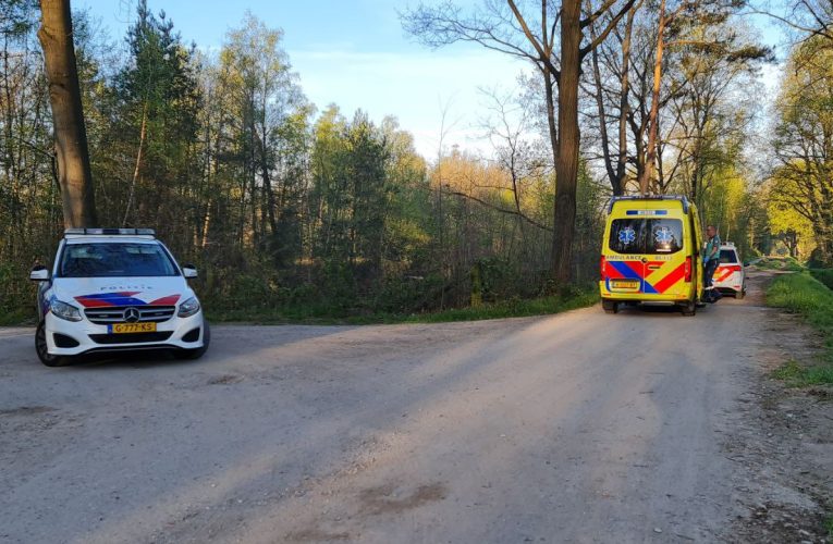 Politie onderzoekt melding overval in bosgebied bij Enschede