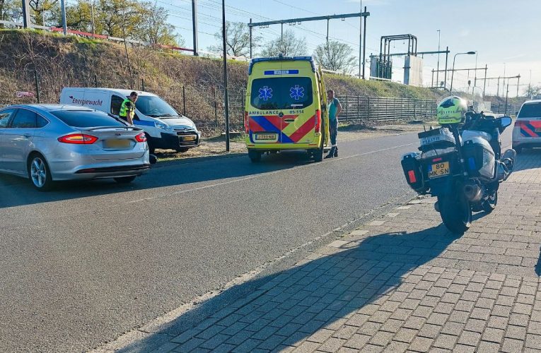 Automobilist en scooterrijder botsten in Enschede