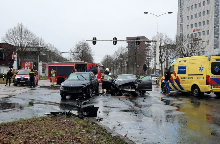 Gewonde en veel schade bij ongeval Wethouder Beversstraat
