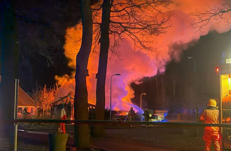 Uitslaande schuurbrand in Enschede