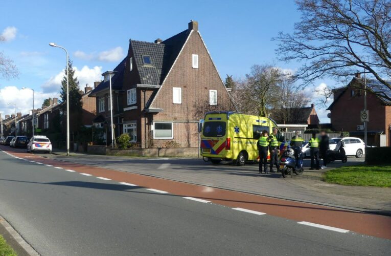 Auto rijdt door na aanrijding in Enschede