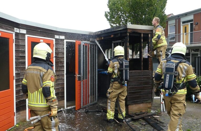 Grote schade door brand bij schuren in Enschede