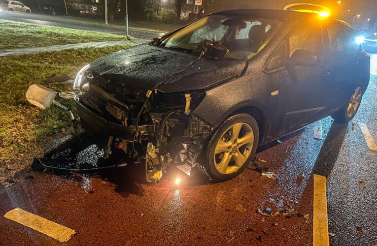 Veel schade bij ongeval tussen twee automobilisten in Enschede