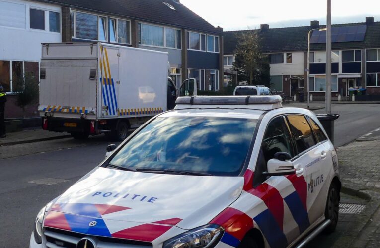 Politie rolt hennepkwekerij op in woning Enschede
