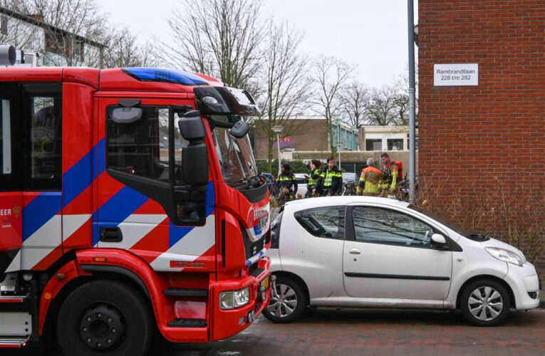 Brand in flat Enschede; brandweer haalt 2 personen uit woning