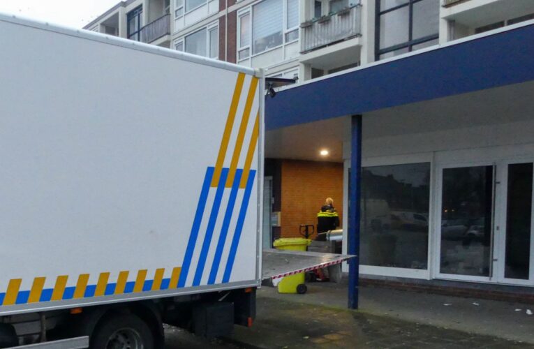 Politie ontmantelt hennepkwekerij in flatgebouw Enschede