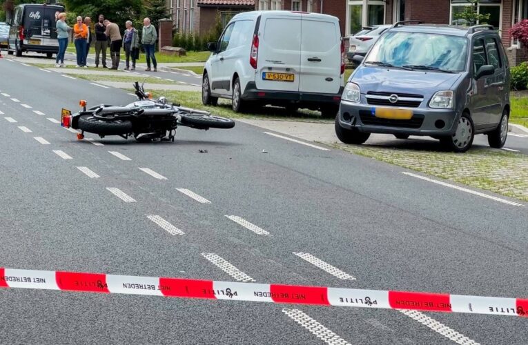 Enschedesestraat Haaksbergen volledig afgesloten na aanrijding met motor