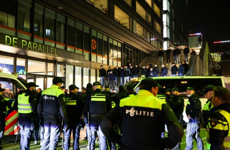 Noodbevel afgegeven in Enschede: ME houdt supporters tegen in centrum