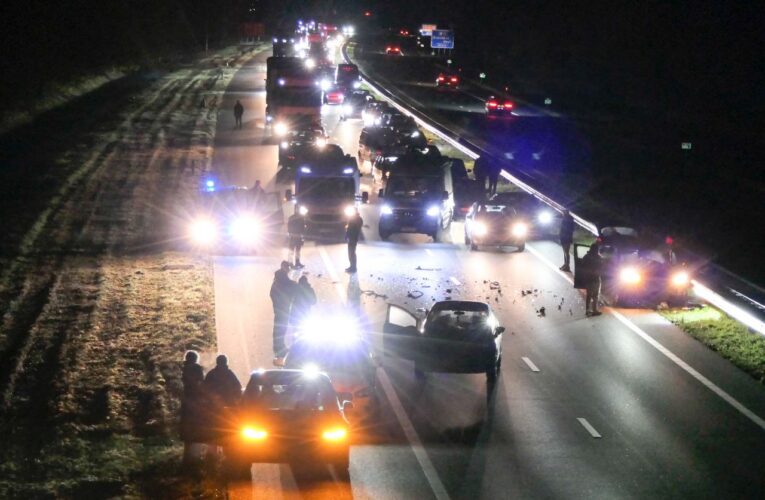 Auto’s botsen op de A35 bij Enschede, twee rijstroken afgesloten