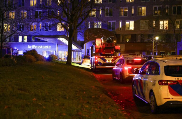 Brand in woonzorgcomplex in Enschede, één persoon ademt rook in