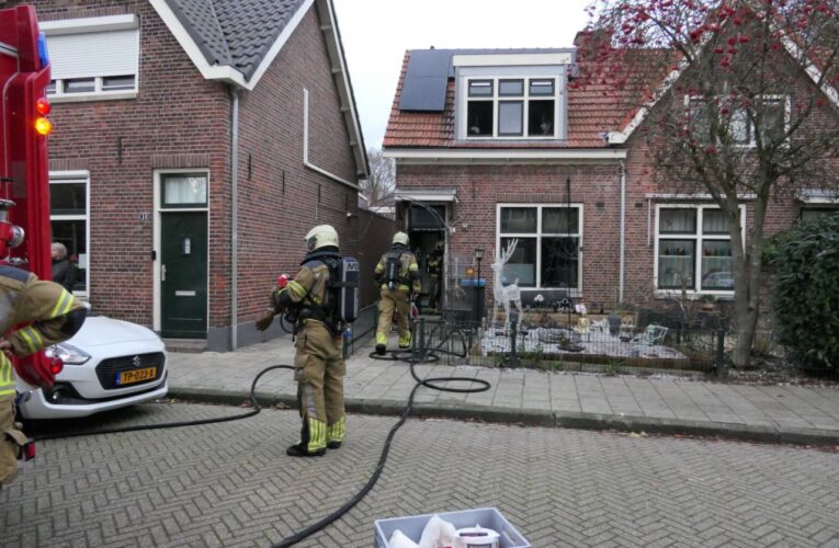 Brandweer rukt uit voor woningbrand in Enschede