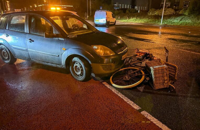 Automobilist en fietsster botsen in Enschede