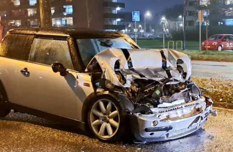 Gewonde en grote schade bij ongeval in Enschede; één persoon naar het ziekenhuis