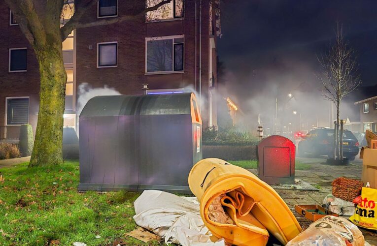 Brandweer rukt uit voor branden in containers Enschede