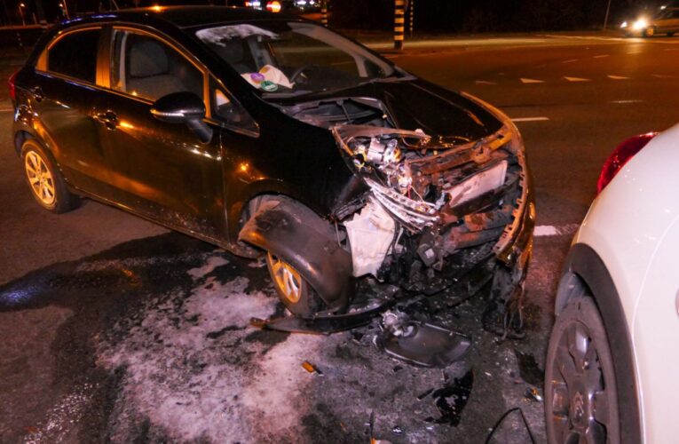 Auto’s total loss bij ongeval in Enschede