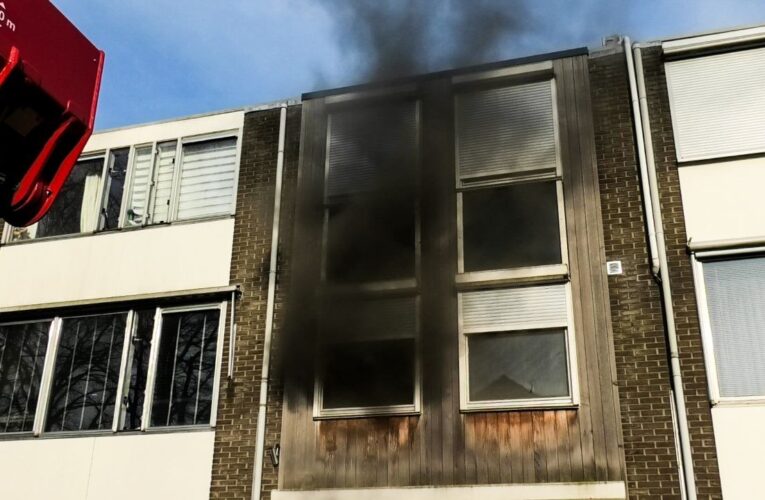 Woning in Enschede onbewoonbaar door brand