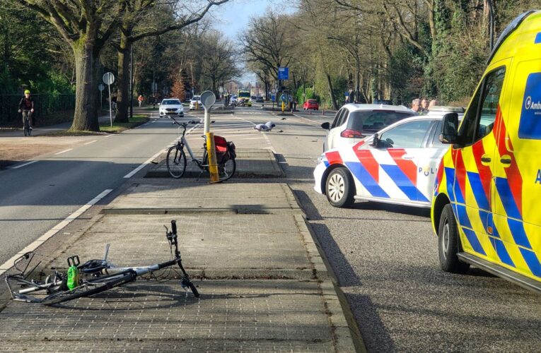 Motorrijder botst met overstekende kinderen op Enschedesestraat Hengelo