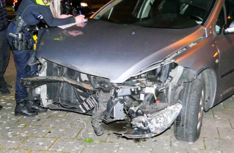 Auto’s botsen op de singel in Enschede