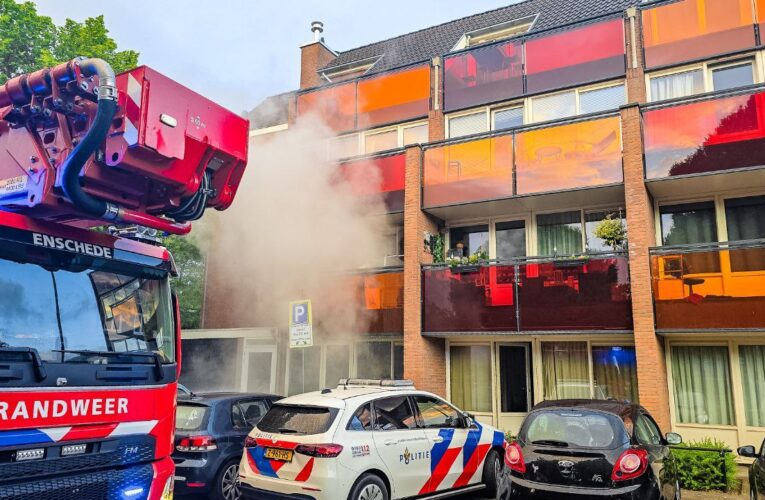 Appartementencomplex ontruimd door brand in Enschede